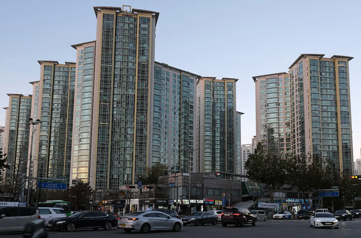 토지거래허가 신청 대상인 서울 강남구 대치동 아파트 단지